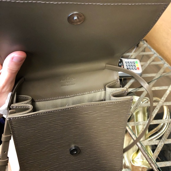 Louis Vuitton taupe clutch with shoulder strap - Picture 3 of 7